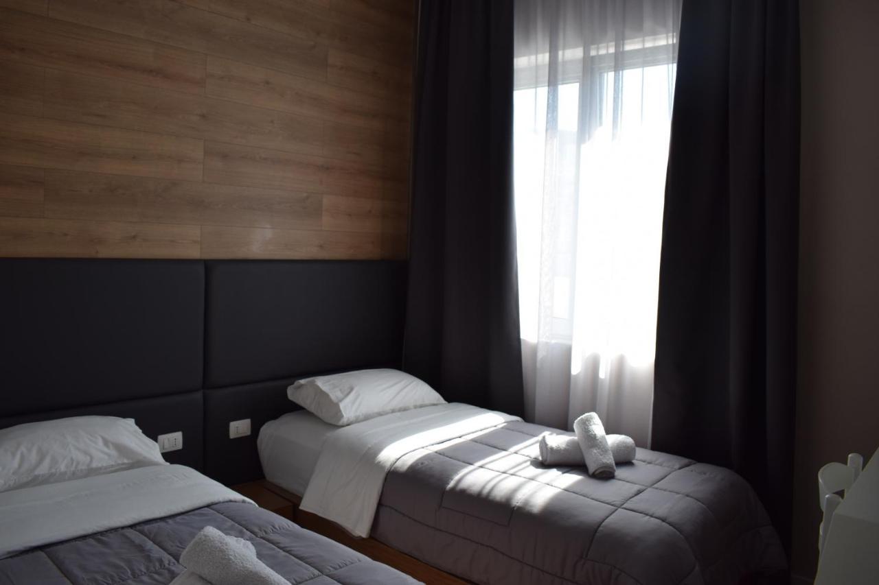 BluePoint Hotel Tepelene Buitenkant foto