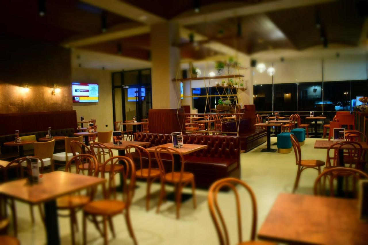 BluePoint Hotel Tepelene Buitenkant foto